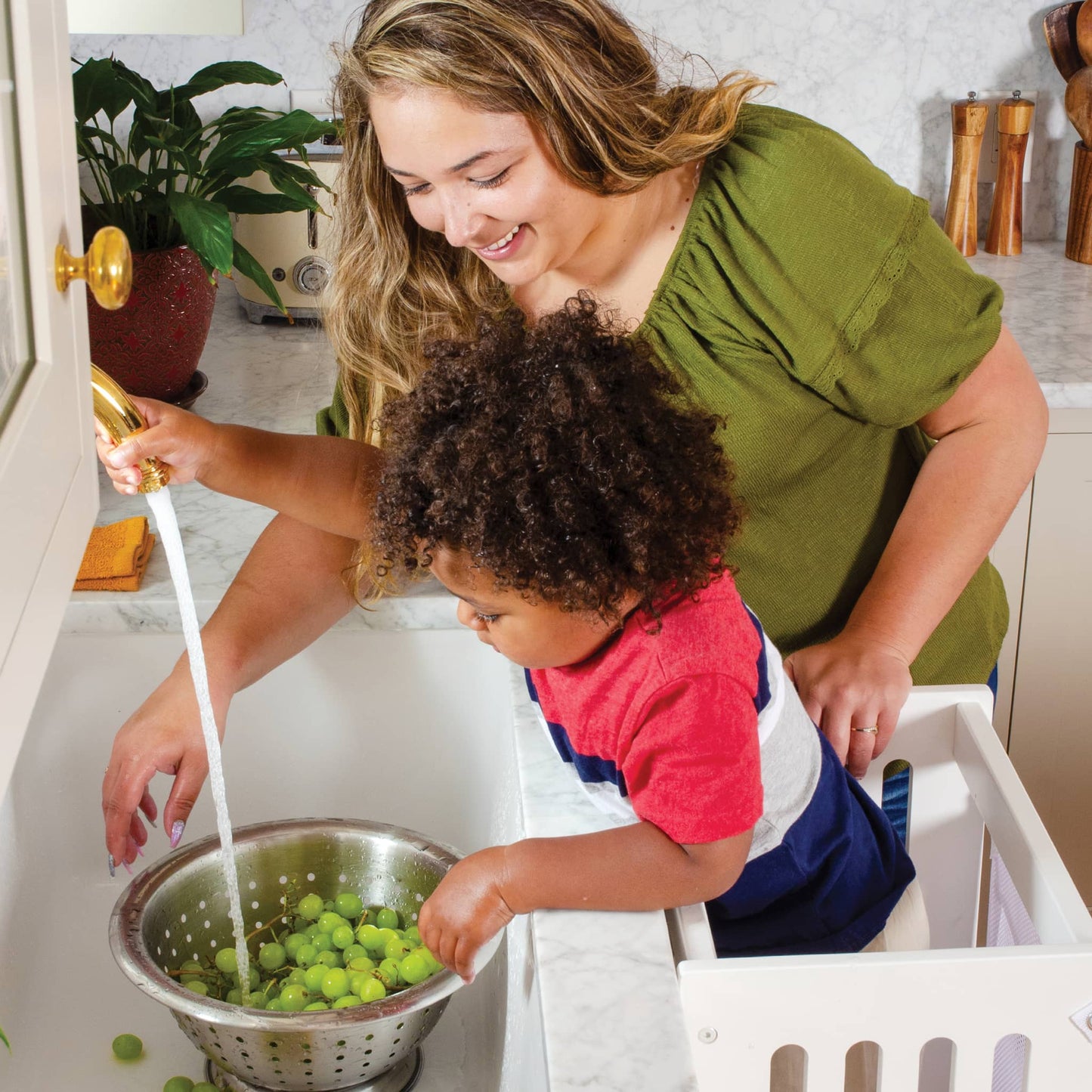 Jr. Contemporary Kitchen Helper Step-Up