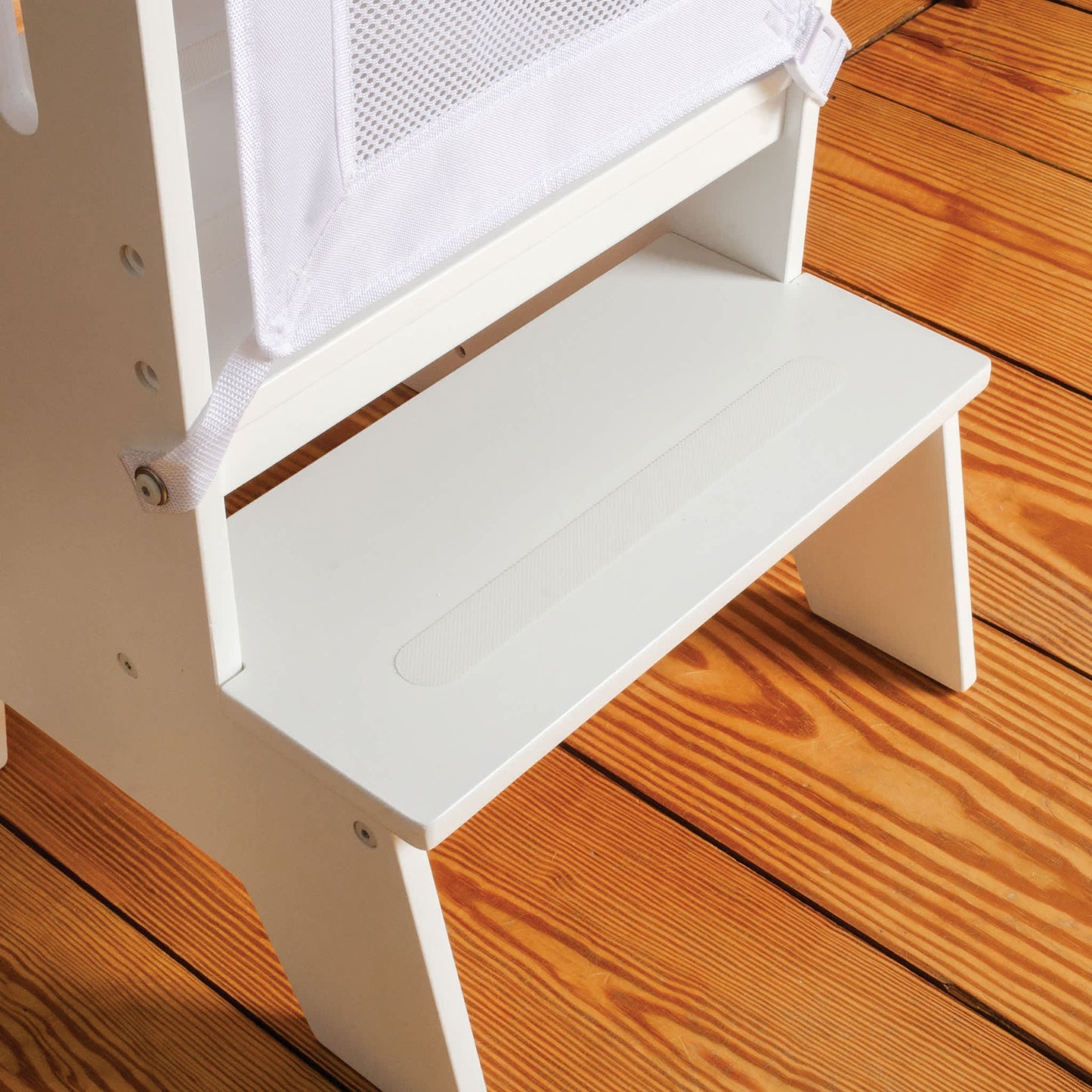 Jr. Contemporary Kitchen Helper Step-Up